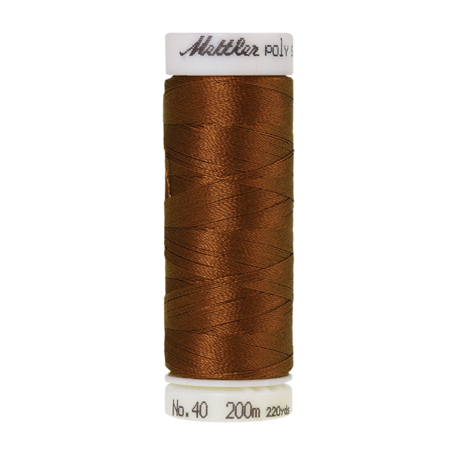 Amann Mettler Poly Sheen Light Cocoa glänzt durch den trilobalen Fadenquerschnitt besonders schön. Zum Sticken, Quilten, Nähen. 200m Spule